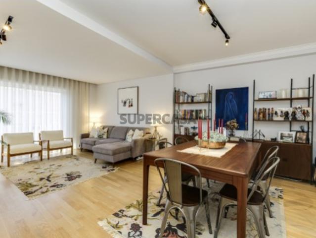 T3 com Garagem em Carnide Conforto e Localização Privilegiada em Lisboa