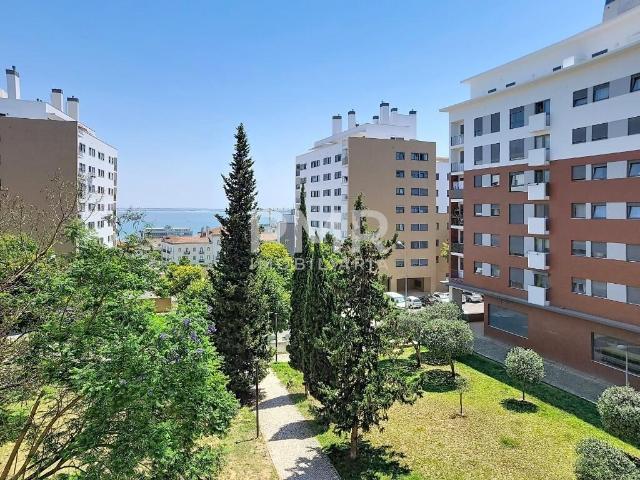 Apartamento T3 em Marvila com estacionamento