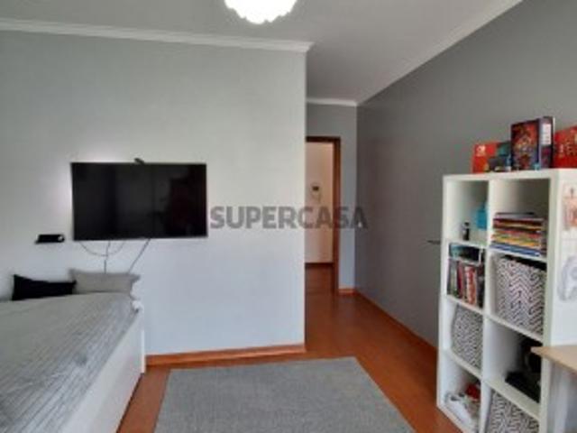 T3 com excelentes áreas e 2 varandas oportunidade com elevado potencial de valorização