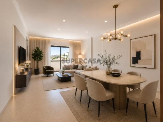 T3 com Excelentes Áreas no Estoril | Luminosidade, Qualidade de Construção e Potencial para Criar a Casa dos Seus Sonhos