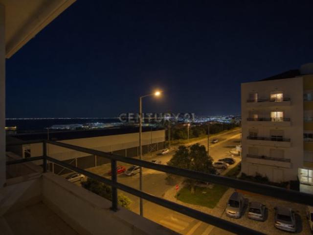 T3 com luz natural, vista rio e garagem no Tágides Parque Póvoa de Santa Iria
