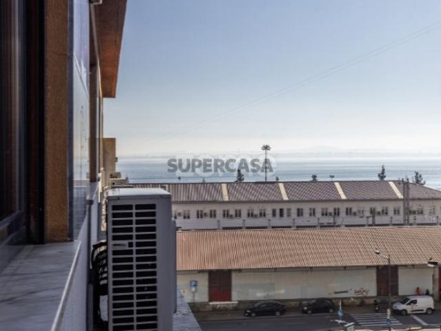 T3 com Garagem | 122m² | Metro a pé | Novo Hospital | Forte Potencial