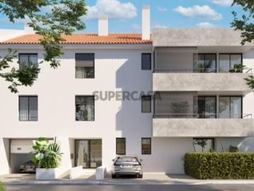 T3 com mezzanine e 3 lugares de garagem no centro de Carcavelos