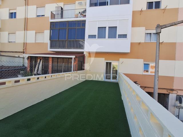 T3 com Suíte e Dois Terraços | 1.º Andar com Elevador | Massamá