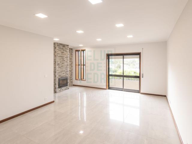 T3 com Suíte e Lugar de Garagem | Paços de Brandão