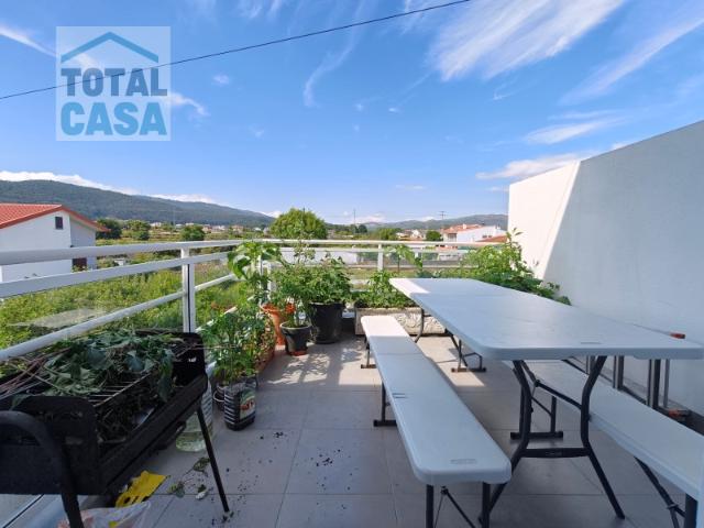 T3 com Terraço, Varanda e Garagem Fechada na Meadela Viana do Castelo