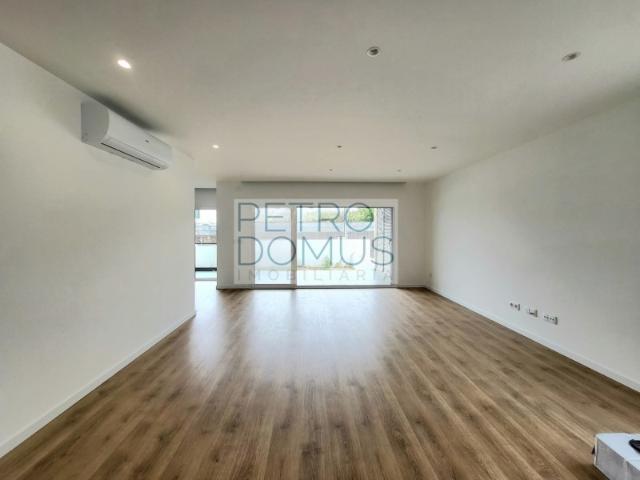 T3 COM TERRAÇO E JARDIM PRIVATIVO PARCEIROS