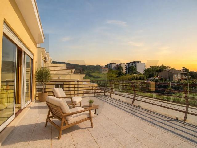T3 com Terraço e Vista Mar Panorâmica, Garagem para 3 Viaturas