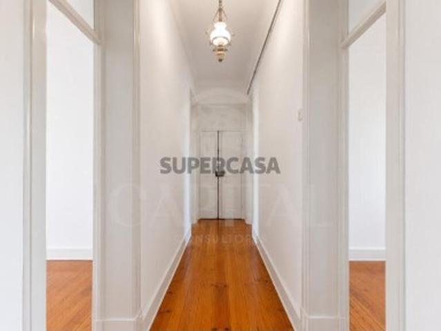 T3 com terraço na Av. Sacadura Cabral