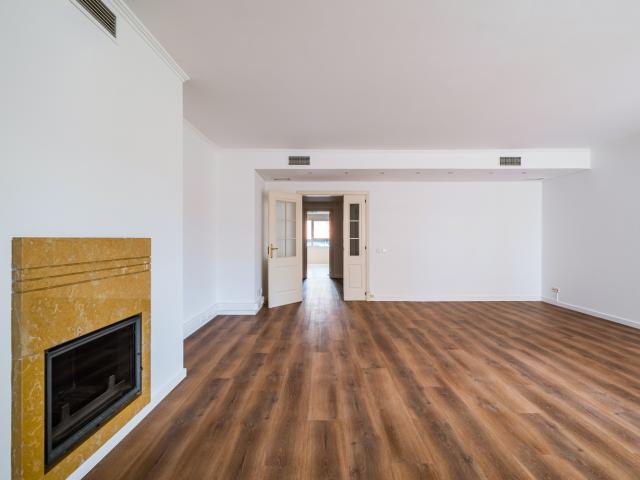 T3 com VARANDA+ 2 lugares de Garagem + Arrecadação no SALDANHA, centro de Lisboa