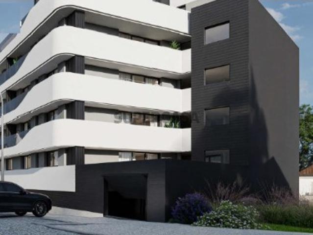 T3 com varanda de 15.6 e 2 Lugares de garagem