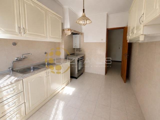 T3 com Varanda e Arrecadação em Mem Martins | 97 m² | Pronto a Habitar
