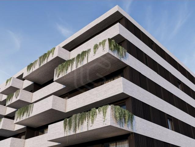 T3 com varanda e dois lugares de garagem, novo em Valongo
