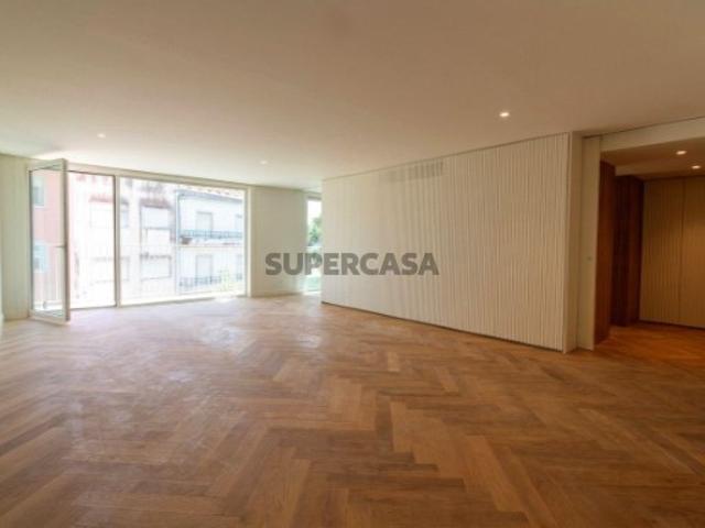 T3 com varanda em condominio com Jardim e Ginásio