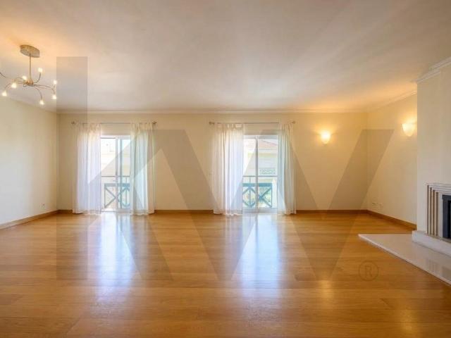 T3 com vista de mar na Rua Biarritz, Estoril, junto à praia 180m² Cascais e Estoril
