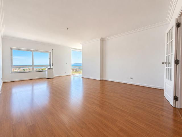 T3 com vista panorâmica de mar, em S. João do Estoril, Cascais!