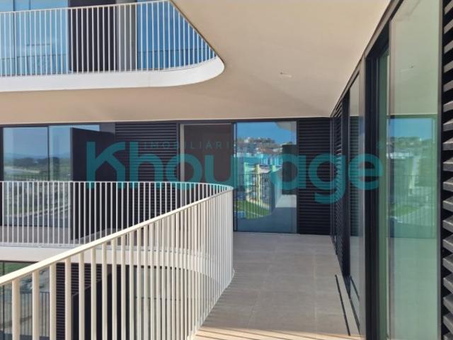 T3 com vista rio com 2 lugares de garagem e piscina