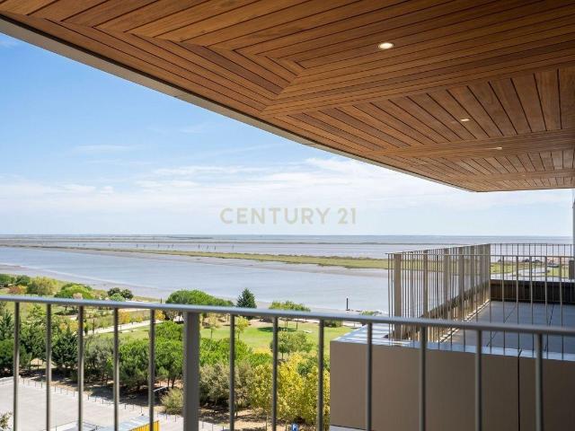 T3 com Vista Rio Tejo, Varanda de 15 m², 3 Estacionamentos no novo Bairro, Vila Rio