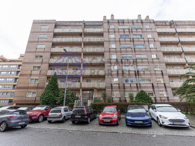 T3 convertido em T4 em Vilar de Andorinho | Box 2 Carros | E. 113m² Vilar De Andorinho