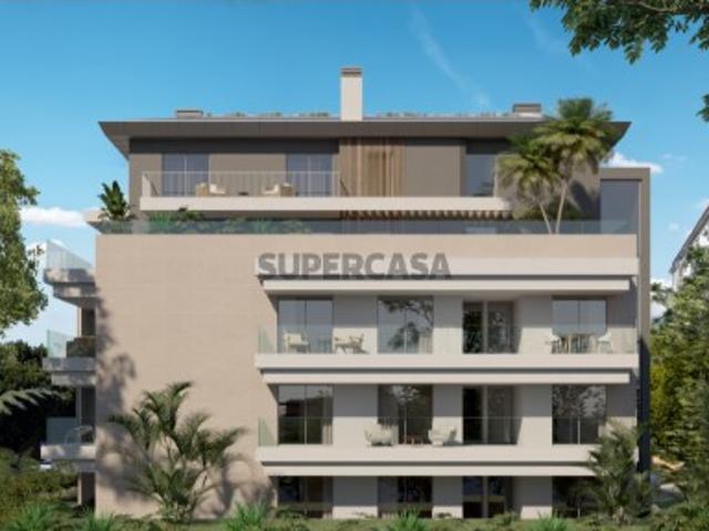 T3 Cobertura com Piscina e Jardim Privativos em Cascais