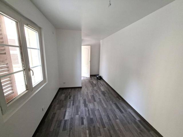 T3 DE 54 m² Rénové – RDC – CENTRE DE TRANS EN PROVENCE