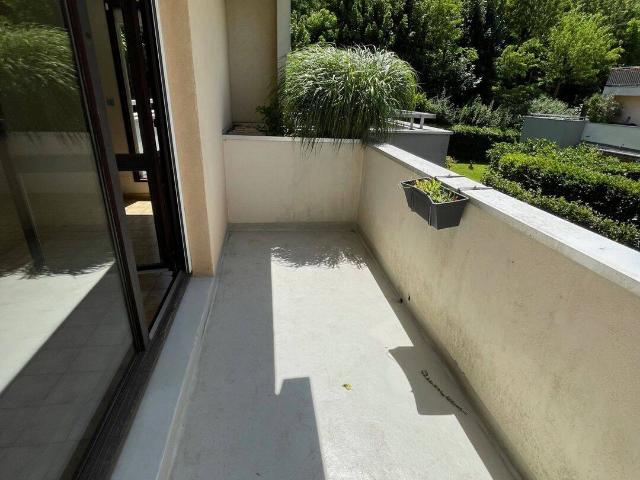 T3 de 67 m² avec terrasse et balcon + garage Proche Place de V