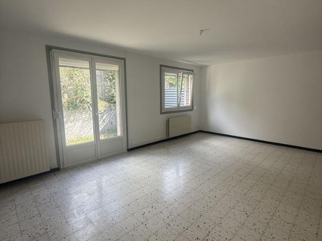 T3 DE 70M² STE CATHERINE PROCHE MAIRIE ET COMMODITES + GRANDE TERRASSE