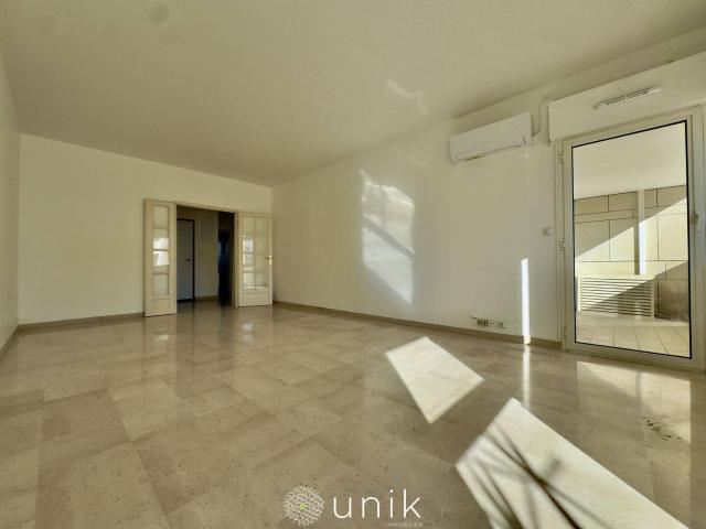 T3 DE 75,17M2 + 2 BALCONS CENTRE HISTORIQUE / JARDIN DU PEYR