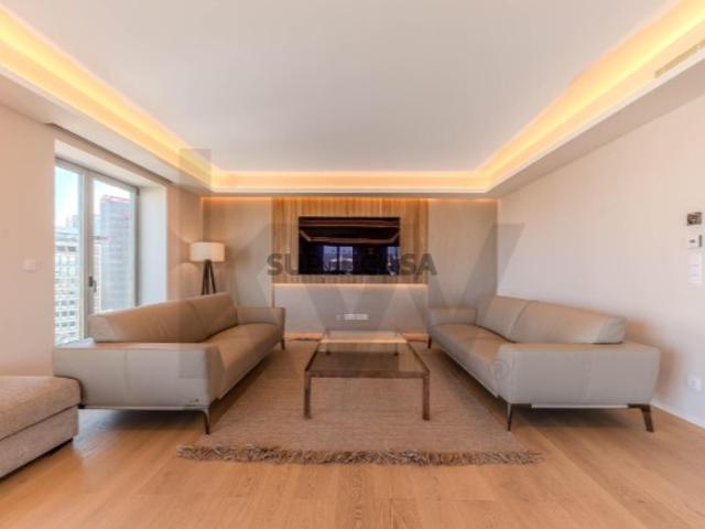 T3 de 211 m² com 3 suítes e vista panorâmica sobre Lisboa | Amoreiras
