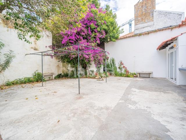 T3 de charme na Rua das Janelas Verdes remodelado ar condicionado equipado 150m2 com grande terraço privativo