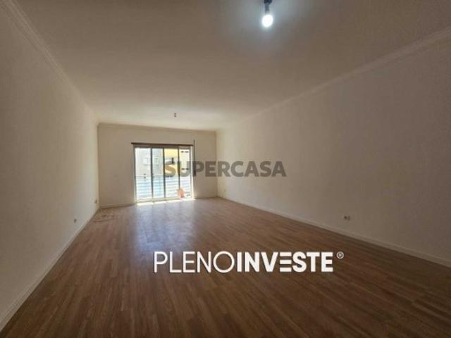 T3 de excelentes áreas com parqueamento no Barreiro