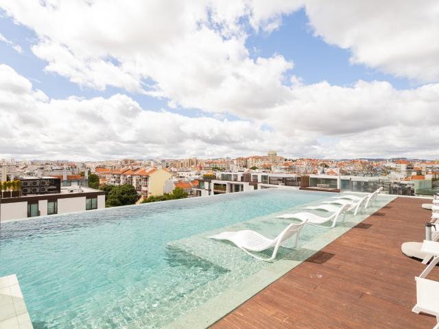 T3 de Luxo para Arrendar com Jardim Privativo, Piscina, Rooftop e 2 Estacionamentos
