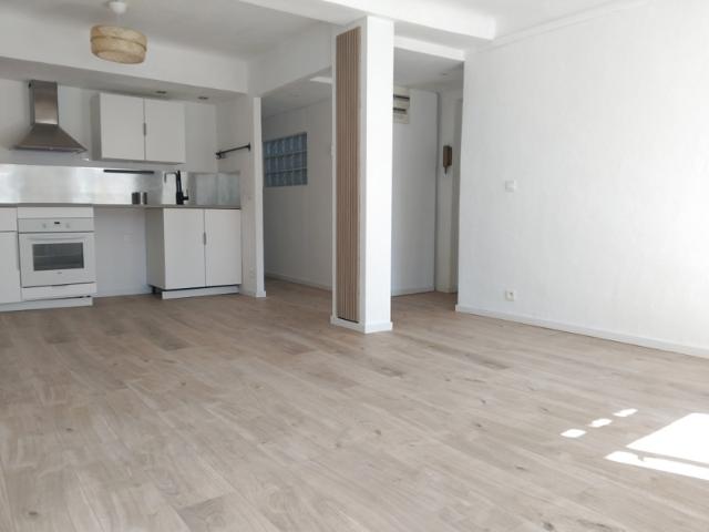T3 DERNIER ETAGE VUE CHATEAU PROCHE PLACE CLEMENCEAU ET MAIN