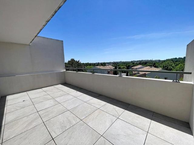 T3 dernier etage vue imprenable terrasse parking