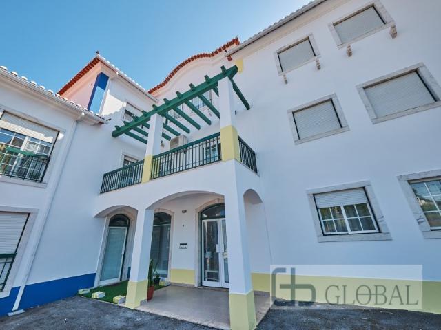 T3 Duplex com Suíte, Varanda e Parqueamento Excelente Localização