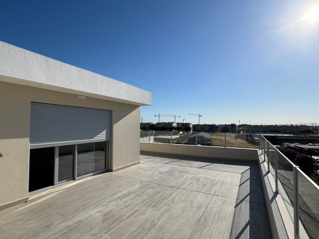 T3 duplex, com terraço, para arrendamento no Montijo