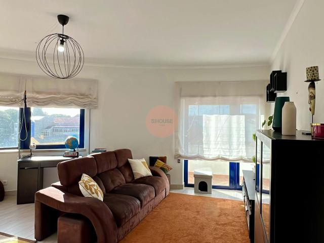Apartamento T3 Duplex com Terraço Privativo e Piscinas | Rua do Comércio – Bombarral