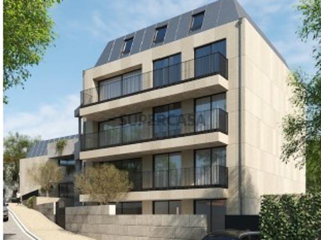 Apartamento T3 Duplex com varanda e estacionamento em Serralves, Foz,Porto