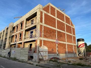 T3 Duplex com varandas, suíte, arrumos amplos e estacionamen. 152m² Corroios