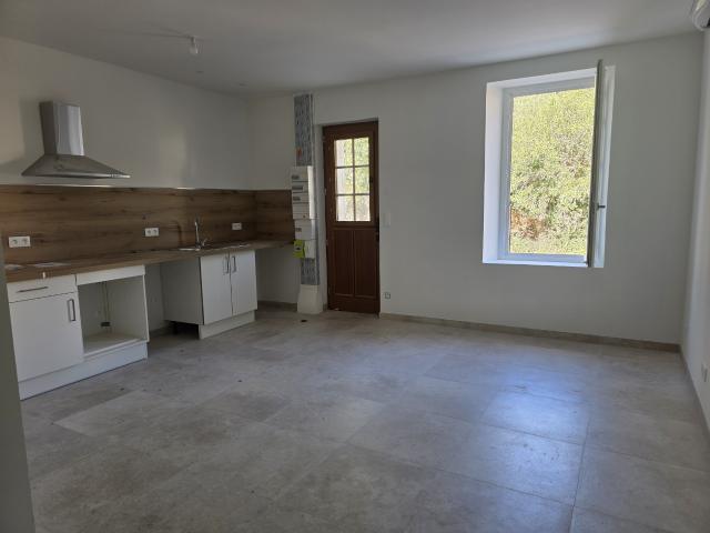 T3 duplex de 53 m² entièrement rénové – Arles Montplaisir