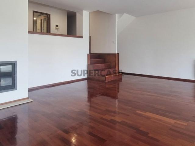 T3 Duplex em Vermoim, Maia | Espaço, Conforto e Localização Privilegiada