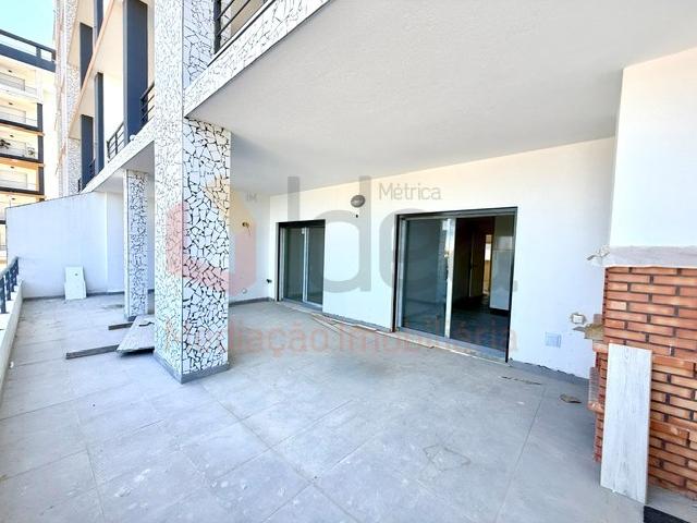 T3 Duplex Exclusivo com Dois Terraços e Garagem Condomínio Jardins da Ladeira, Seixal