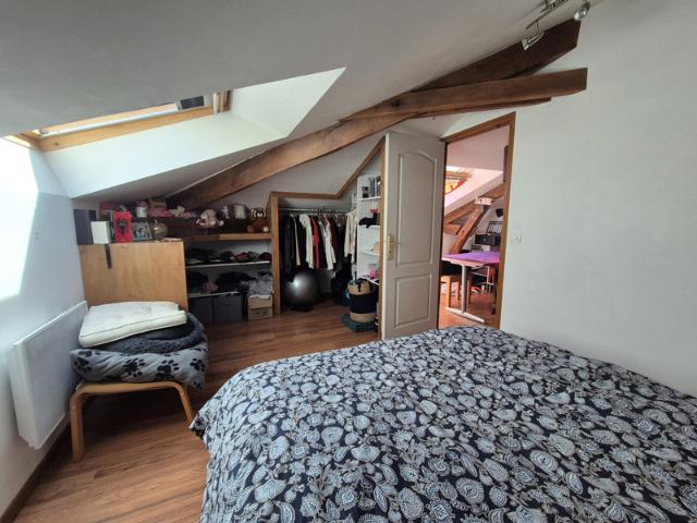 Duplex T3 lumineux avec espace bureau – Dernier étage – Faibles charges – Centre ville