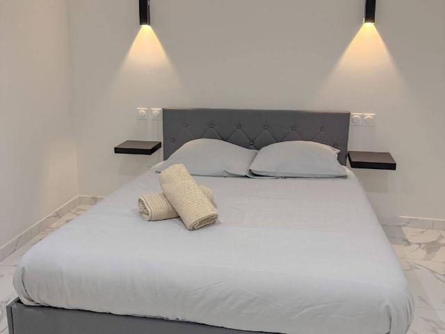 T3 duplex meublé climatisé – hyper centre Toulon, 100 m du port