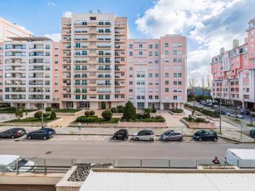 T3 em Telheiras com 155m² | Box para 2 carros | Varanda | Ex. 140m² Lumiar