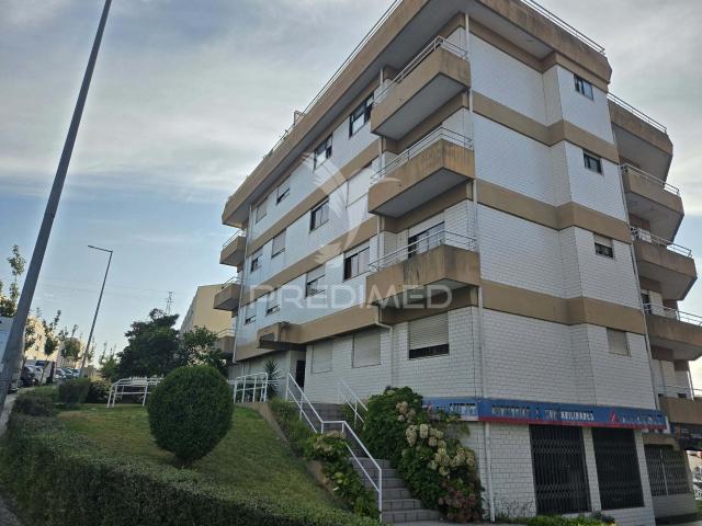 T3 em Águas Santas, Maia – Com Varanda e Excelente Localização!