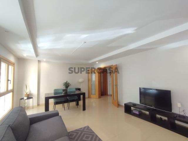 T3 em Alfragide com terraço, garagem