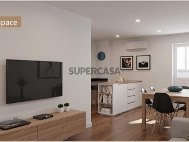 T3 em Cacilhas Totalmente Renovado com 2 WC, Varanda e Elevador
