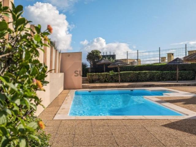 T3 em Caxias com Piscina, Jardim e 2 Lugares de Estacionamento