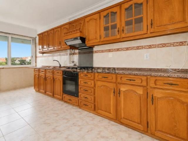 T3 em Corroios com +100m², 2 Marquises e AC | Metro a 700m